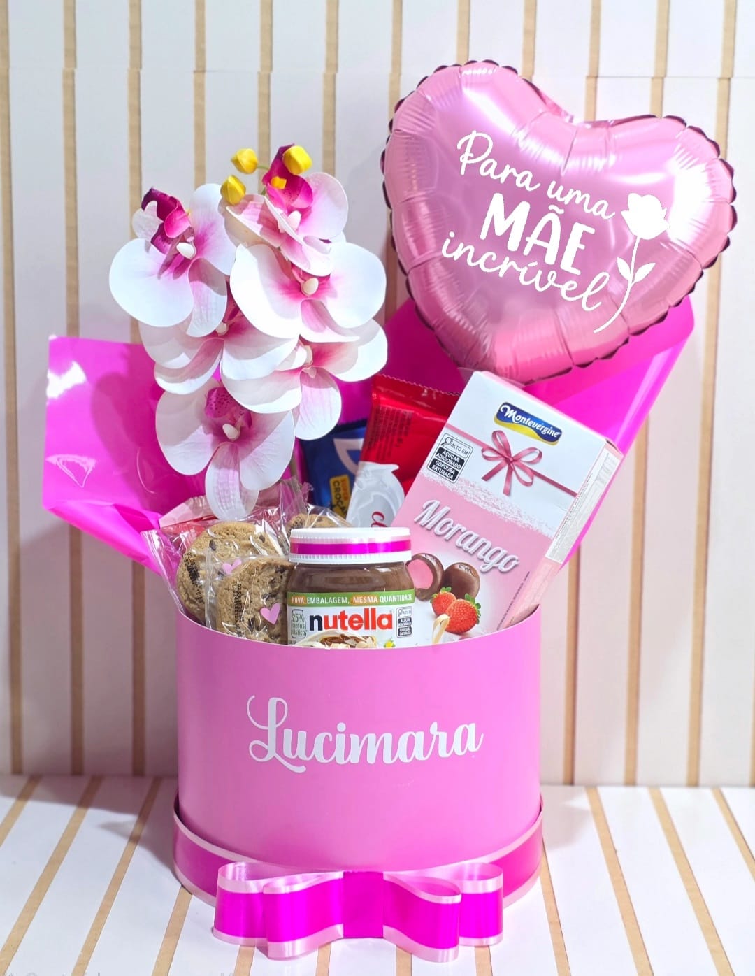 Box pink personalizado com balão de coração, orquídeas, cookies, Nutella e caixa Montevérgine